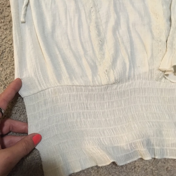 Dots- Medium. White Blouse - Picture 3 of 4